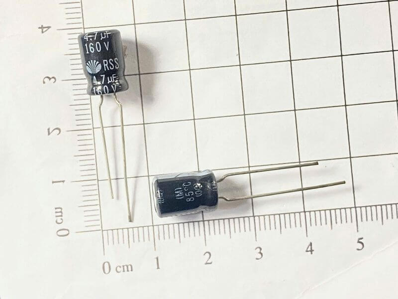 4.7uf 160v