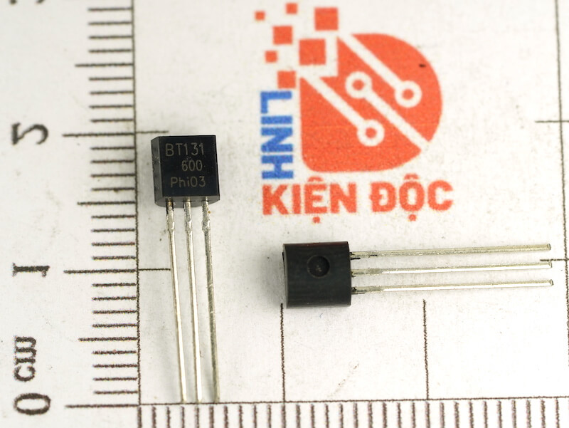 BT131, BT131-600 600V/1A TO-92