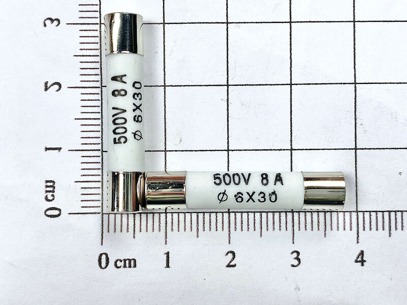 R058 500V 8A